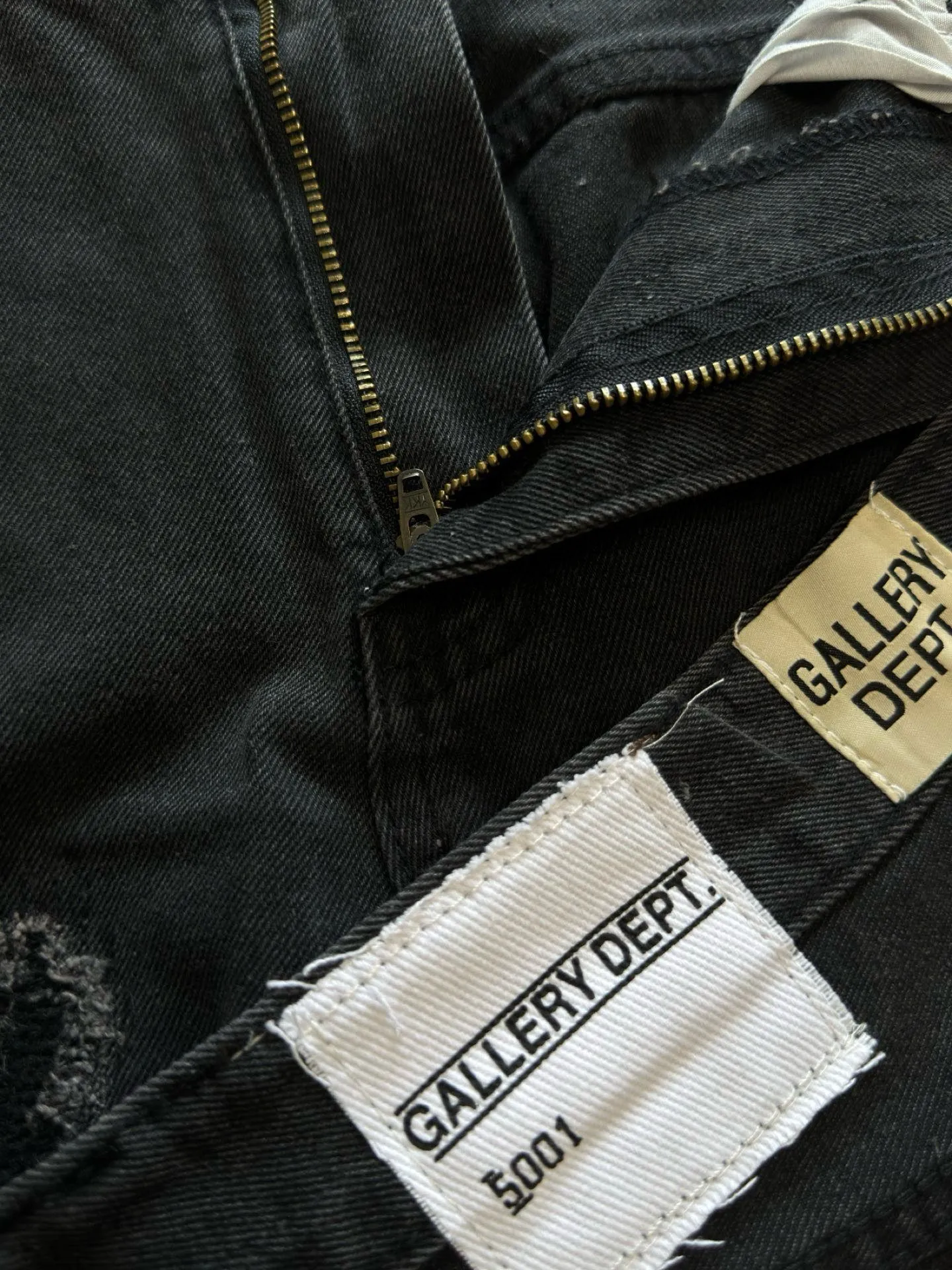 -Size upper body P246#G22 GALLERY DEPT. Skull hand-stitched distressed distressed jeans -Color: Black -Size: S-XXL